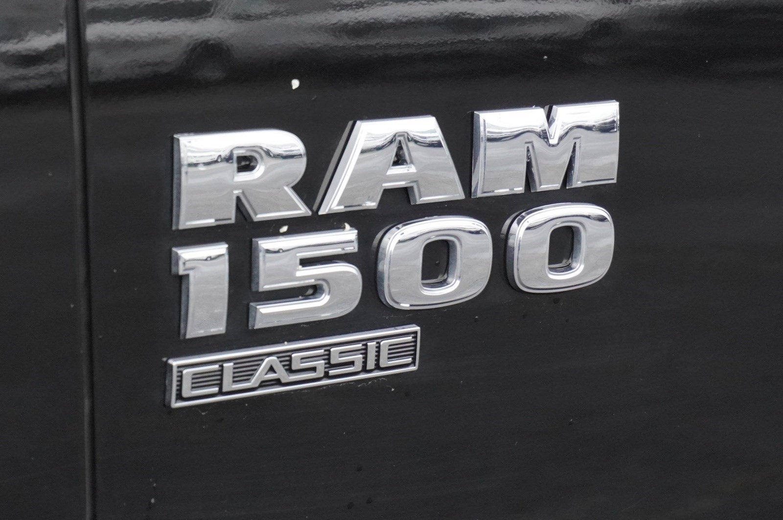 2022 RAM 1500 Classic SLT Crew Cab 4x2 5'7' Box